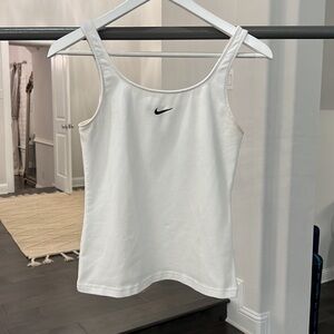 NIKE TANK TOP SIZE M